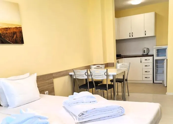 Stamopolu Lux с изглед към морето فندق بريمورسكو