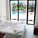 فندق Stamopolu Lux с изглед към морето *